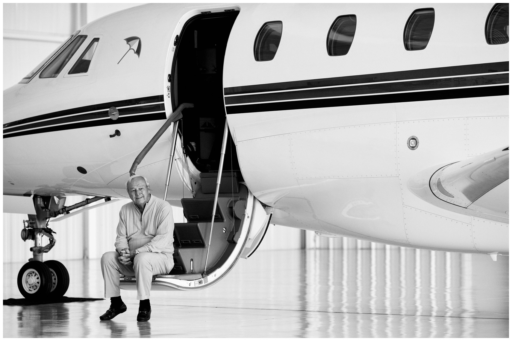 Arnold Palmer, shortly after completing his final flight as a pilot. 