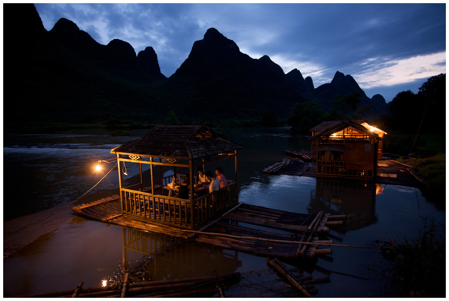Floating restaurant tables on a subsidiary of the Li River 