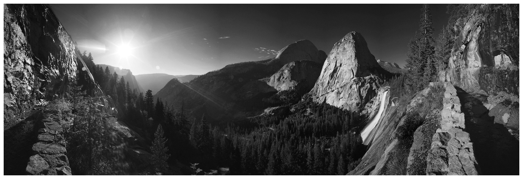 A panoramic of the John Muir trail in Yosemite National Park 